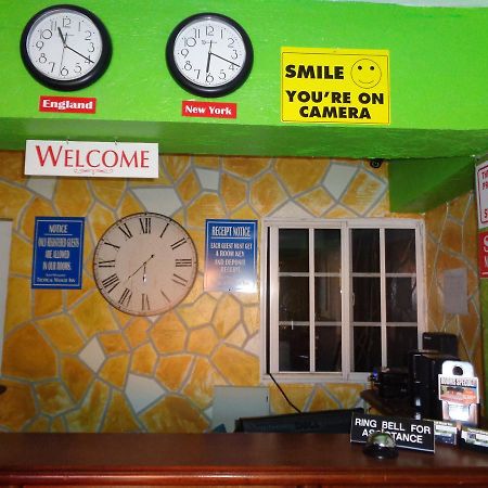 Tropical Manor Inn Half-Way-Tree キングストン エクステリア 写真