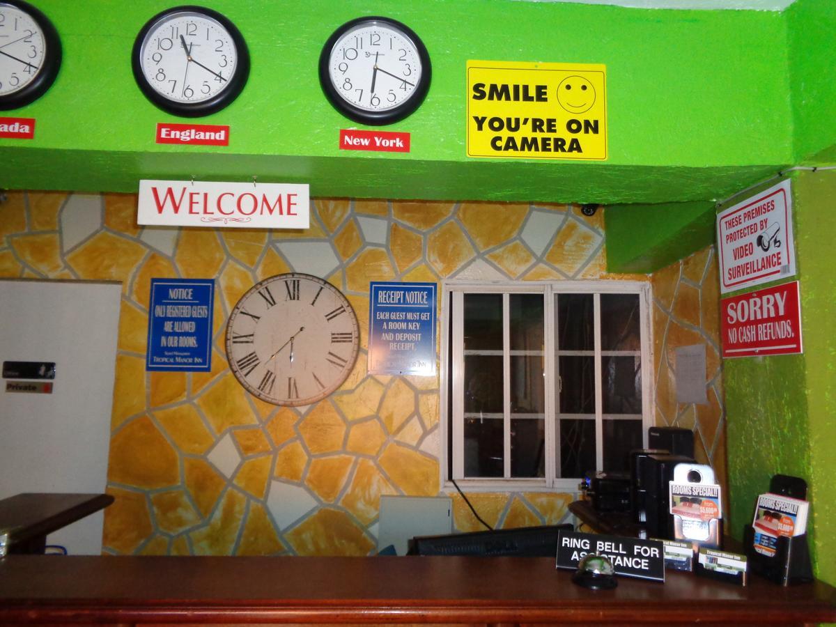 Tropical Manor Inn Half-Way-Tree キングストン エクステリア 写真