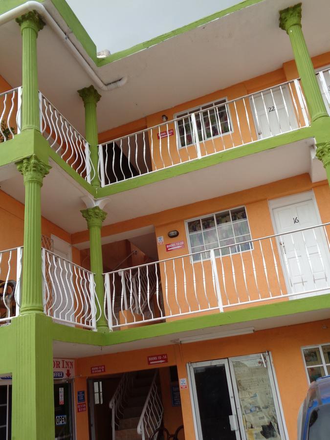 Tropical Manor Inn Half-Way-Tree キングストン エクステリア 写真